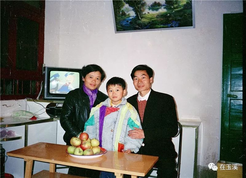 老照片里的故事合集,全家福老照片的故事