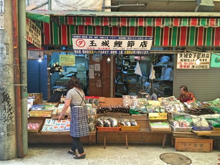 离开东京，去冲绳开一家5.5平米的旧书店！｜吉井忍的二次会