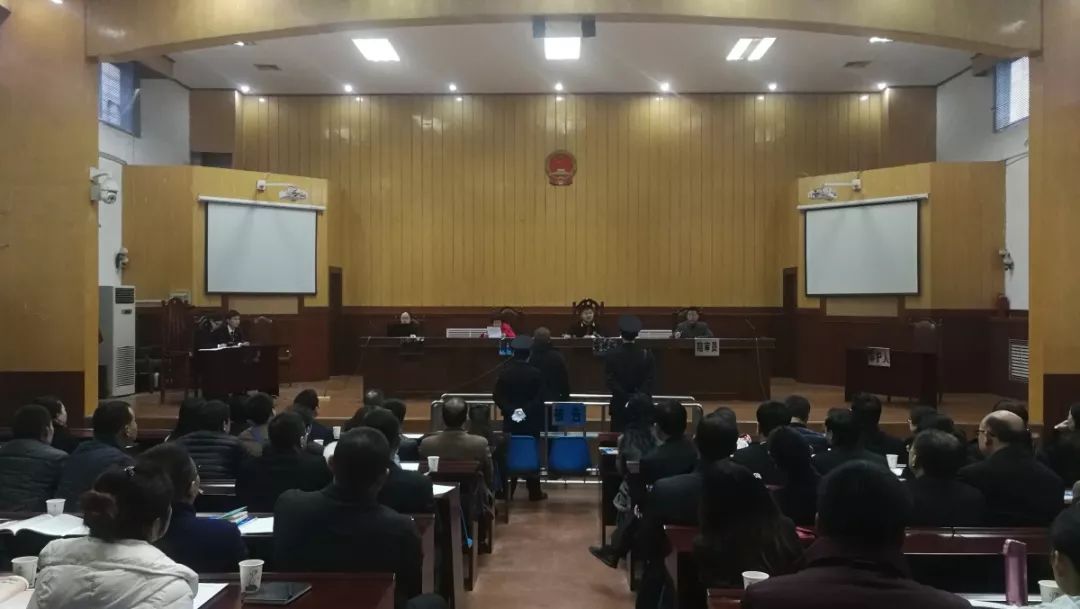 绾㈤宸炬硶瀛﹂櫌灞曠ず,绾㈤宸炬硶瀛﹂櫌鏍″洯娲诲姩