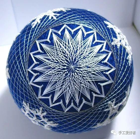 初雪飘下的日子，来缠一个毛线球吧