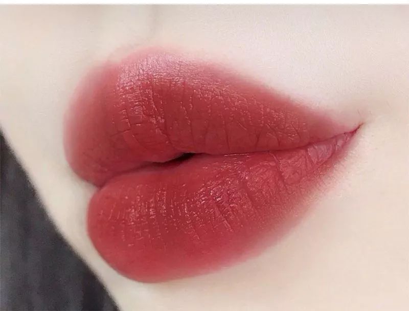 最近美妆圈的热点,最近热门美妆