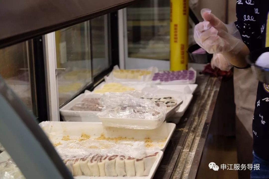 小申亲测｜小申亲测｜雨天也排长队！魔都这家古早味糕点店突然蹿红，口味么……