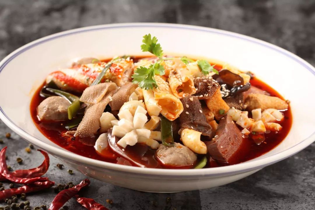 新老品牌正在剧烈对抗，麻辣烫品类C位出道的正确姿势是？