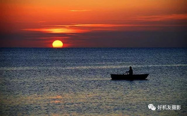 构图采用三分构图法,三分法也称之为填制构图法