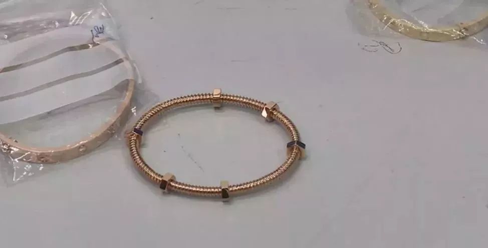 卡地亚耳钉代购,卡地亚耳钉在哪买