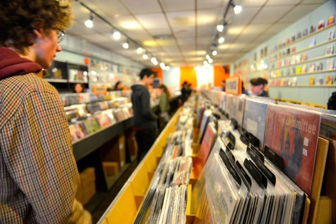 唱机都没有的他们,为什么拼命买黑胶唱片?