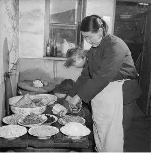 哪个软件能把图片变黑白颜色,用什么软件可以把黑暗照片变亮