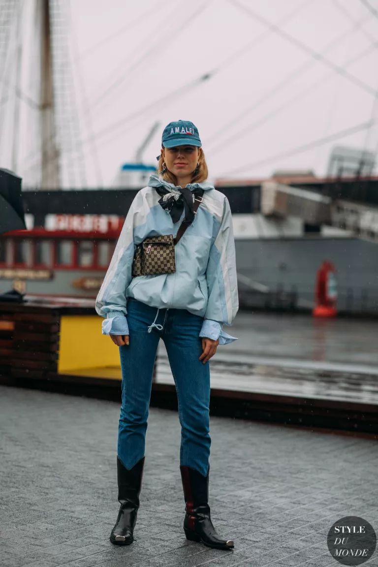 衣服越厚包越小,今年冬天衣服穿得越厚越时髦