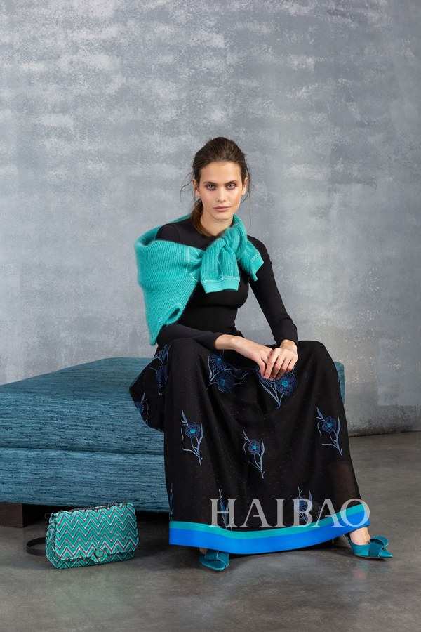 乔治阿玛尼2022秋冬高定,乔治阿玛尼2019秋冬时装秀女装