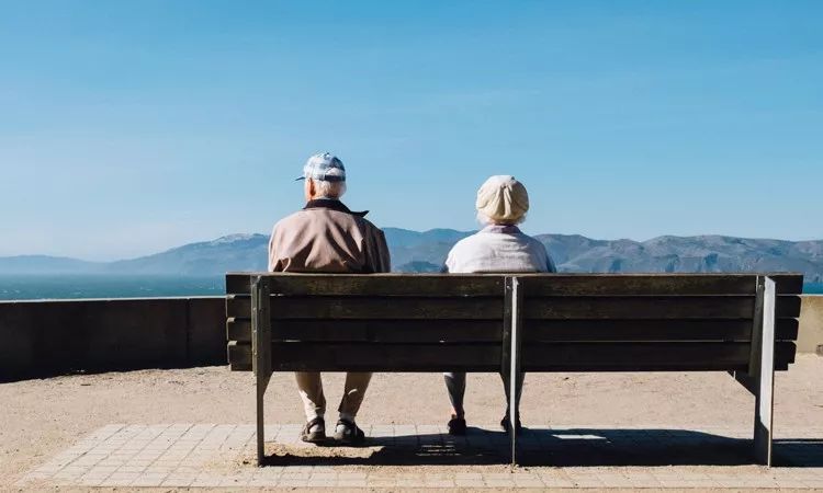 “我奶奶感染艾滋病了”:请正视老年人的性需求