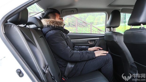 最新款卡罗拉双擎精英版试驾,卡罗拉双擎低速省油还是高速省油