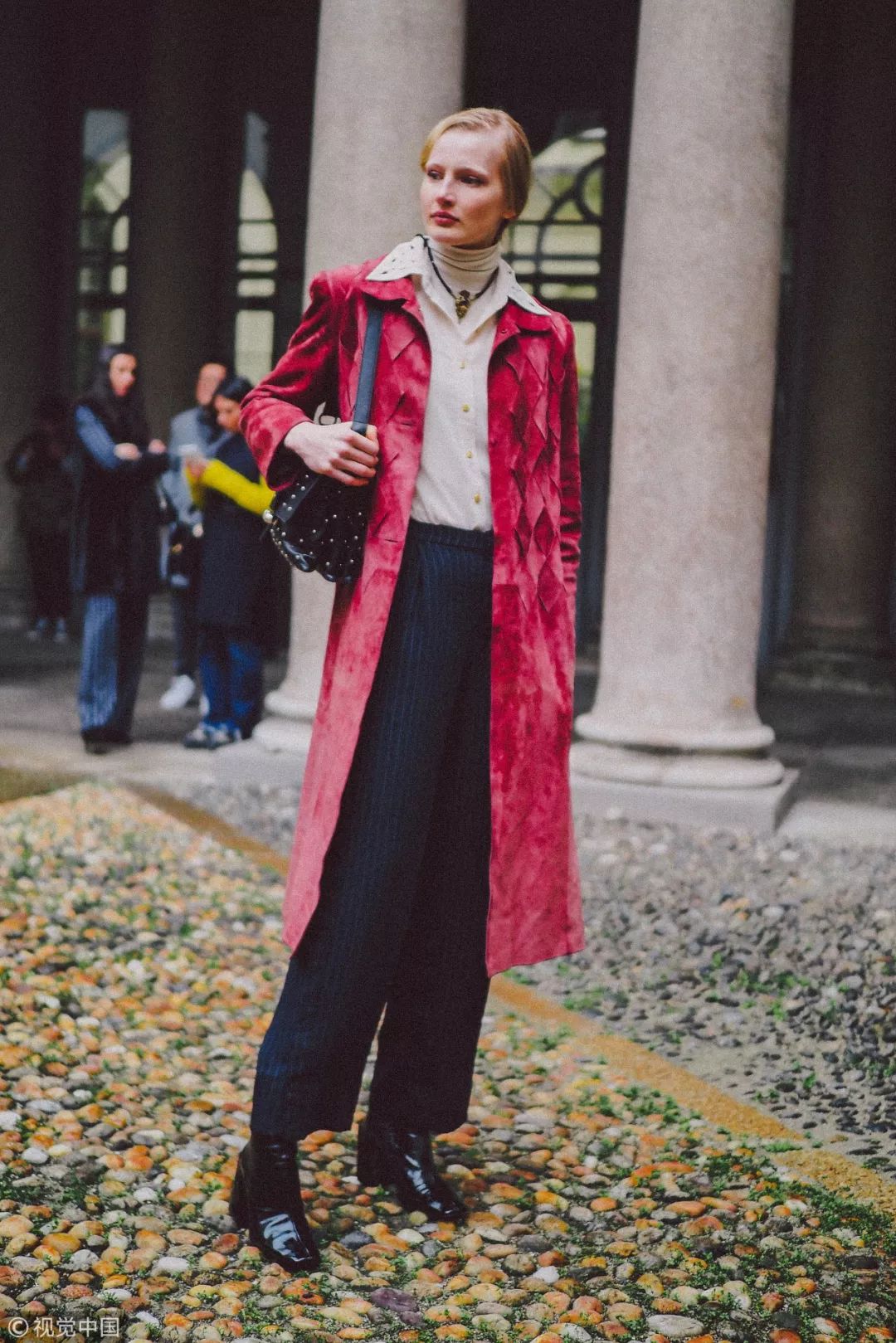 秋季长外套的多种穿法,外套太长了怎么穿才好看