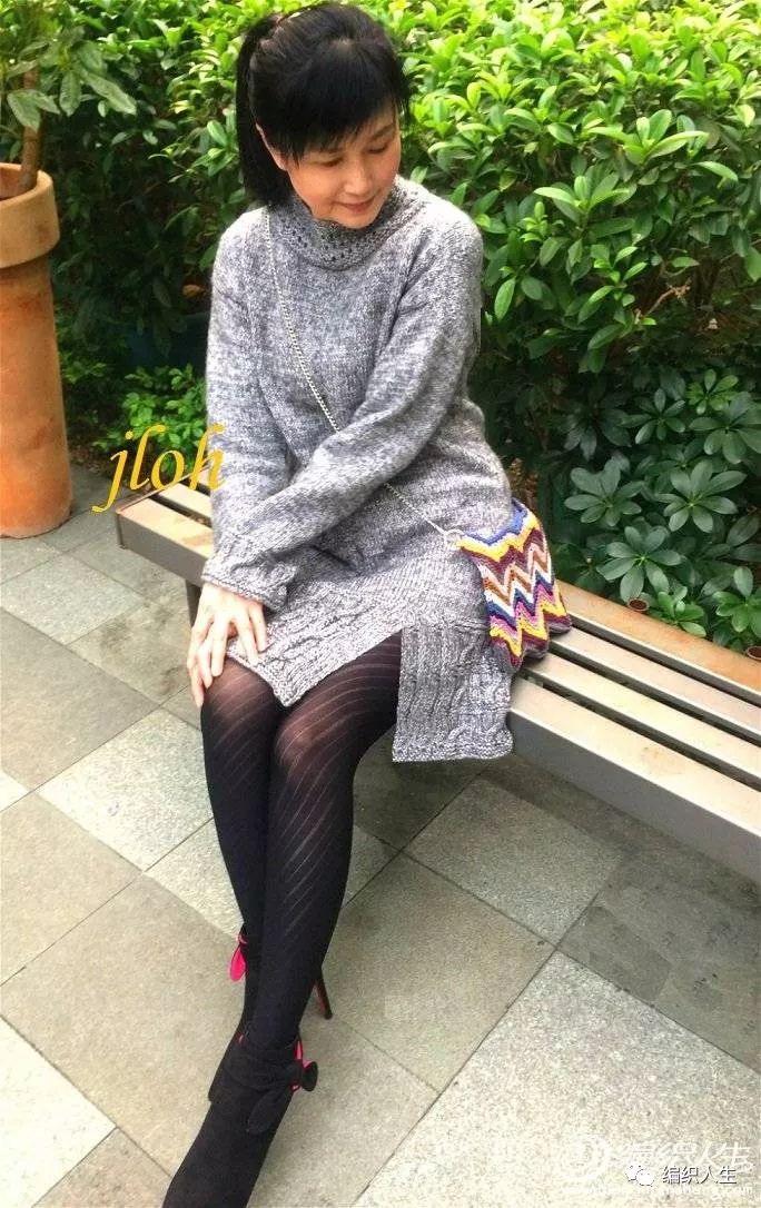 开叉直筒塌肩连衣裙+棒针小炫包，自己编织穿起来最大牌！