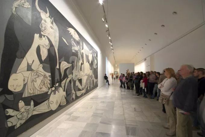 这座城市文艺到骨子里，只当它是西班牙之旅中转站未免太可惜