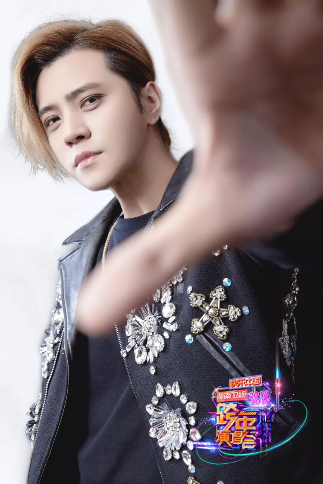 半个娱乐圈都来了！湖南卫视跨年演唱会，主播霜霜将亲临现场为你揭秘台前幕后