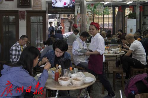 这家62岁的面店藏身长寿东路,连米其林评委都为其折服