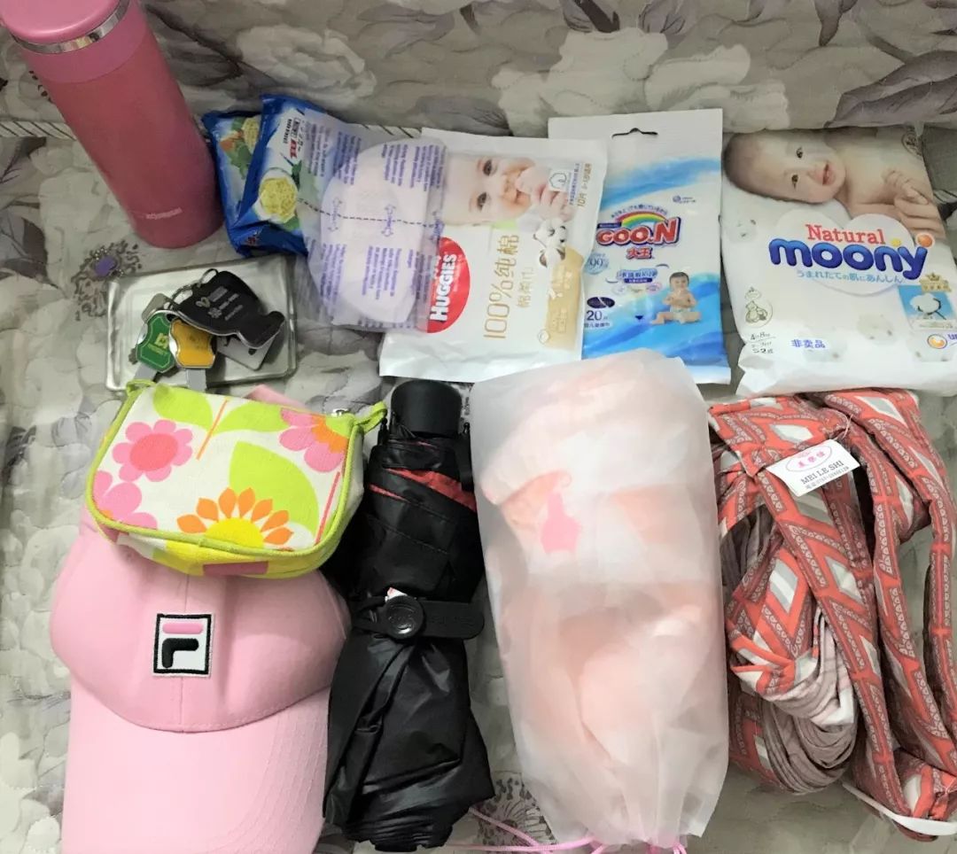 种草母婴好物！来看看别人的妈咪包里都装了些什么……
