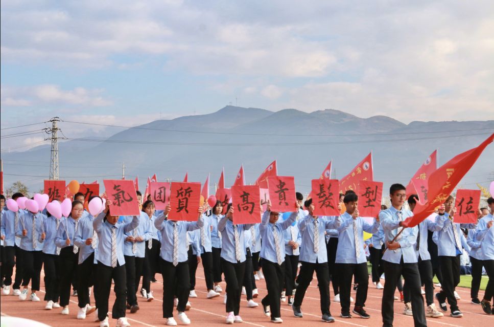 蒙自这里汇聚上千人，放飞上百只鸽子，是发生了什么大事……