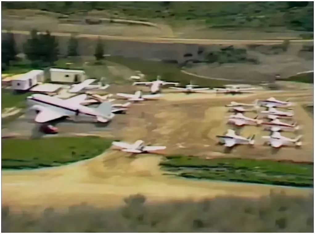 淫乱、*杀暗**、*听窃**、投毒残害近千人……此人罪行累累，却被包装成大师，出书600多本，影响至今