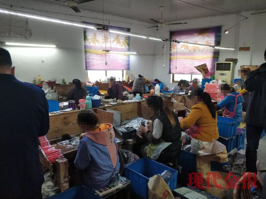 仿冒大牌的眼线笔,一元眼线笔生产过程图片