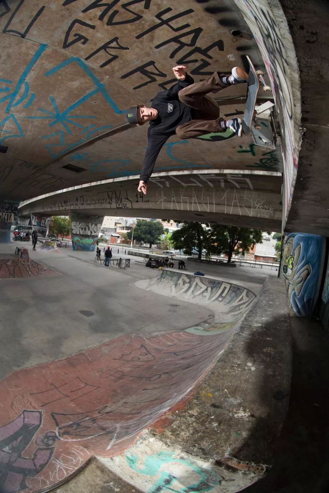 vans运动系列ultrarange,vans黑红配色经典版