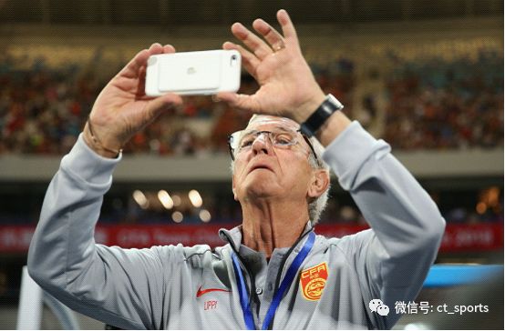 “束”手就擒，足球“权”军覆没？先看看今晚国足权健帮的表现吧……