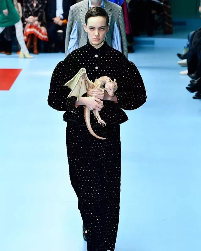 雌雄莫辨｜女孩的娇柔脸和男孩的身躯在TA身上同时出现……