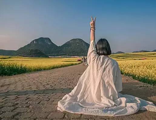 拍照油菜花技术技巧,手机拍摄油菜花人像摄影方法