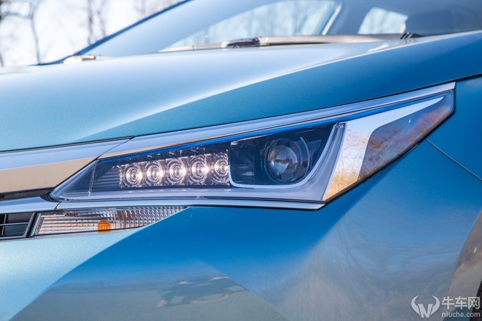 最新款卡罗拉双擎精英版试驾,卡罗拉双擎低速省油还是高速省油