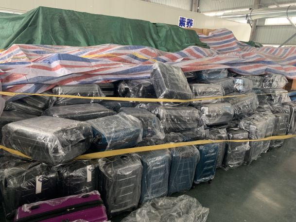 打折名牌包包是真的吗,一百块钱正品包包是真的吗