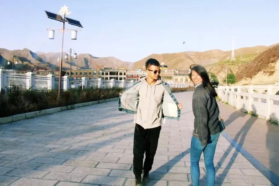 夏河：跨国搭车团在囧途