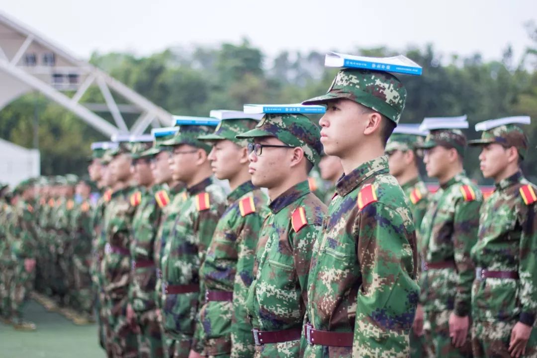 我们的军训时光英姿飒爽,我的军训生活的军训日记