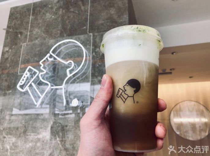 冷得不敢喝坝坝茶，只想捧一杯热奶茶在手心里！