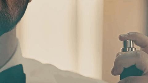 那些写香评的人文采有多好?让你隔屏闻到香水味儿丨夜听双语