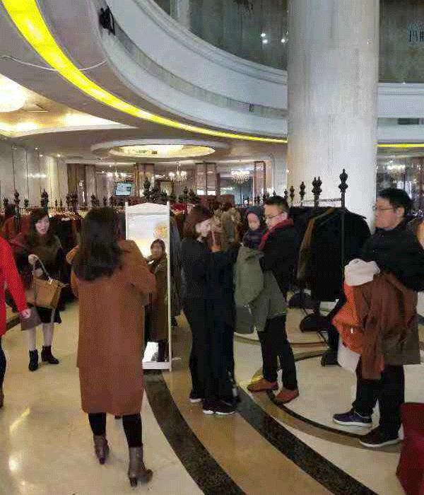 老板疯了！羊绒大衣全场低至0.75折，柳州这个地方要被挤爆啦