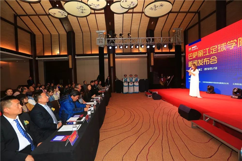 巴萨足球学校怎么进,巴萨足球学校的一天