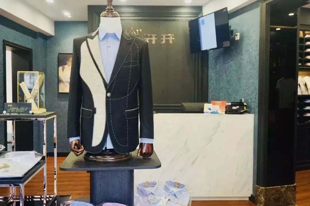 上海滩市中心，竟然藏着一条有洋房故居有老字号有咖啡店有酒吧的网红老马路