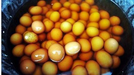 外国街头卖火爆的小吃,让外国人惊呆的中国小吃