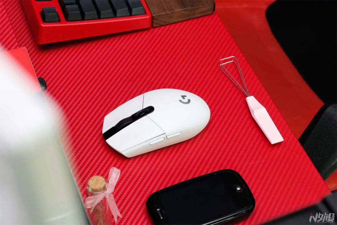 一千以内外设三件套,一千左右的全套外设