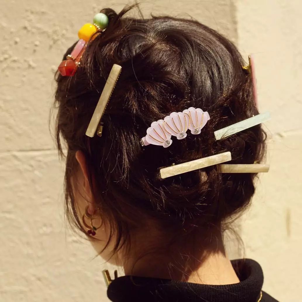 我最近｜不戴Bra都没关系，不戴发夹不能出门……