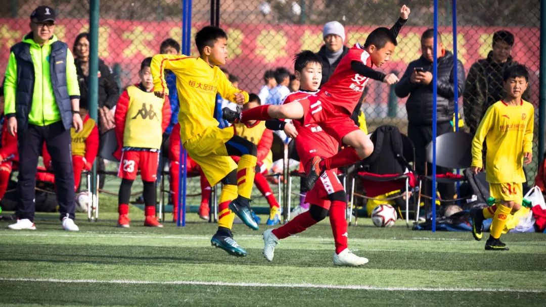 球迷评价u19国足胜韩国夺冠,恒大u10一队比赛回放