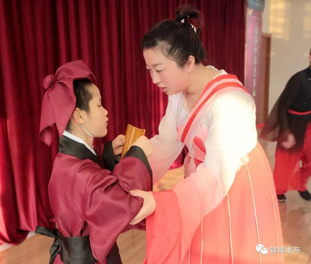 新春走基层感人故事,春运河南务工人员返乡感人故事