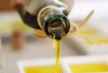 教你几招清洁鞋子小技巧,冬季居家鞋清洗小窍门