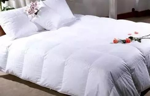 被子盖得过厚对身体的影响,盖潮湿的被子对身体有怎样的影响