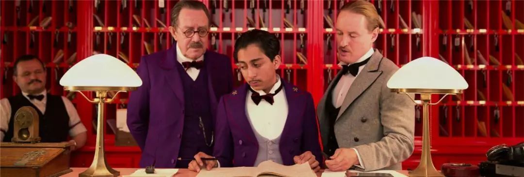 酒店服务员制服吸引顾客,酒店时尚制服