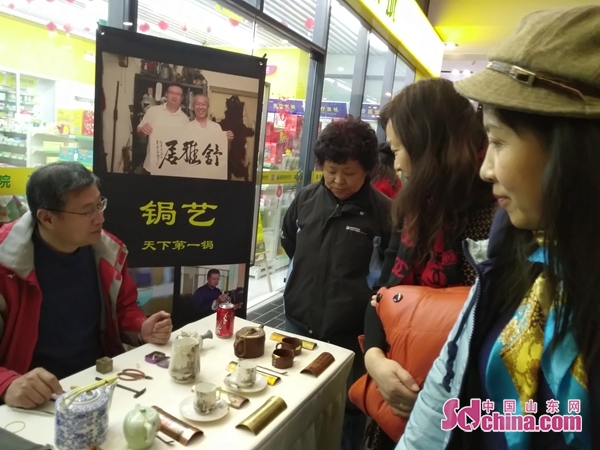 青岛市南区文艺轻骑兵新春文化大集展示20项“非遗”项目