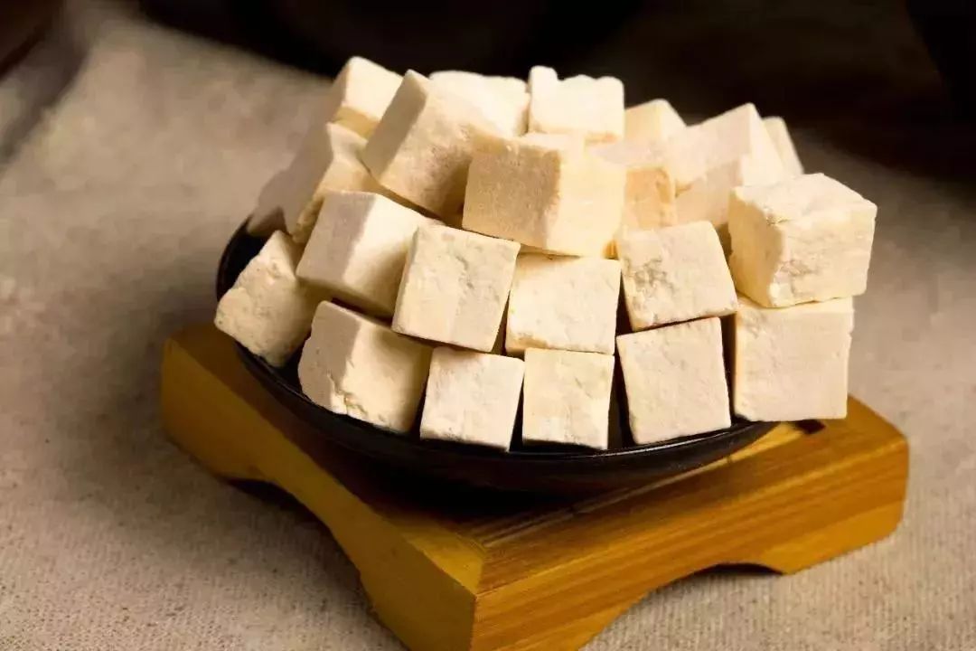 长时间失眠喝什么能助眠,晚上失眠吃最简单东西改善