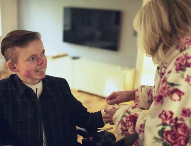 「意·关注」死去的儿子被人工智能“复活”!比起高兴,她更多的是害怕