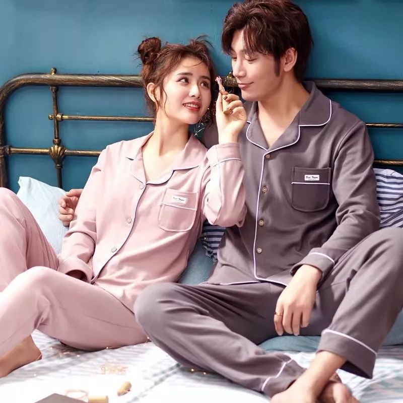 我和男朋友的服装对比,与闺蜜男朋友穿情侣装