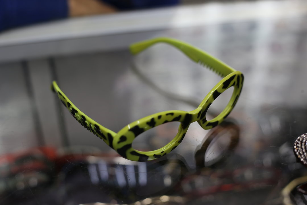 港星名人买买买：柬埔寨千金小姐，北角的眼镜皇后｜香港市井⑯